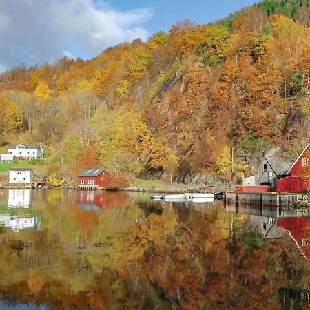 Semesterbostad Gorgeous In With Wifi Åkra